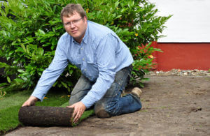 Rollrasen verlegen